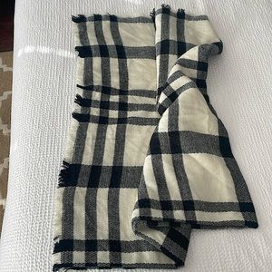 Black and cream blanket scarf